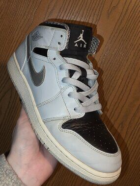 Nike Air Jordon 1 Retro Midi Wolf Gray Size 6
